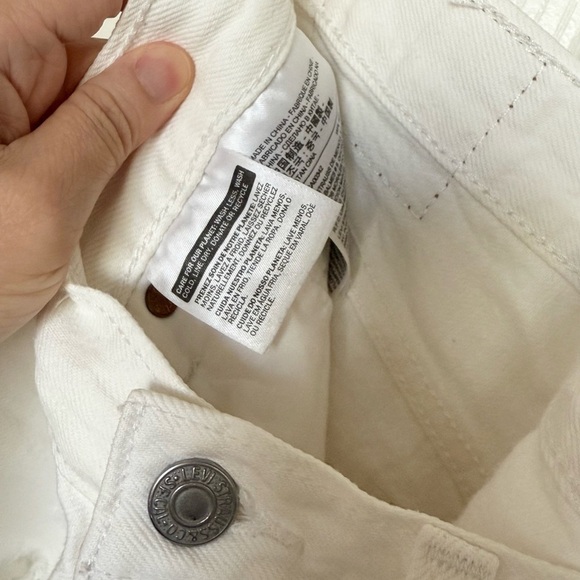 LEVI’S : Distressed off white Jean Shorts - Size 24 W - Picture 6 of 6